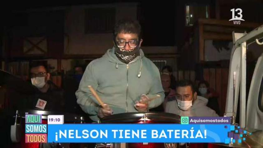 Así fue la alegría de Nelson al recibir su nueva batería
