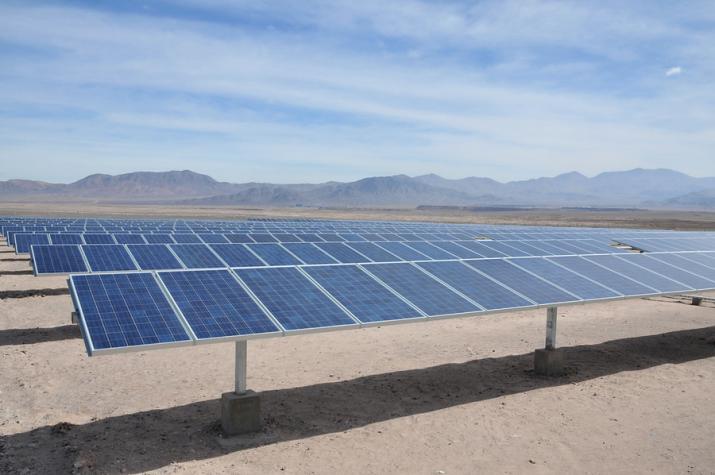 Se acerca la Hora del Planeta: ¿Cómo está Chile en energías renovables?