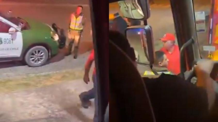 ¡Inaceptable! Sujeto amenaza a bomberos con un hacha por cargar combustible antes que él 