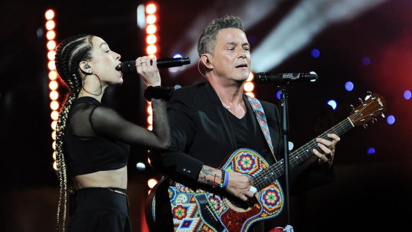 Quién es Karina, la corista que deslumbró en la presentación de Alejandro Sanz en el Festival de Viña 2024
