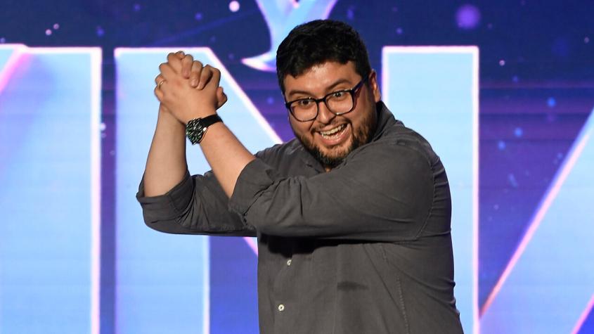 Quién es Luis Slimming, el comediante con pasos por Canal 13 que promete romperla en el Festival de Viña