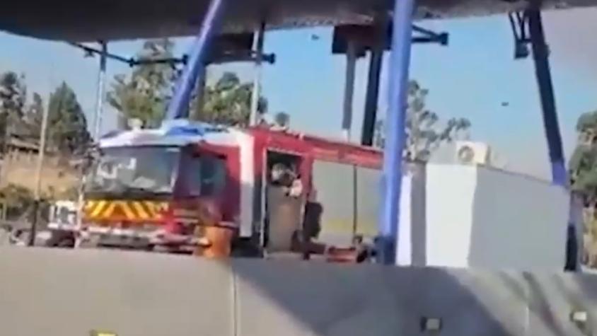 Intentaron cobrar peaje a bomberos que se dirigían a incendios de Quilpué: vehículo rompió la barrera