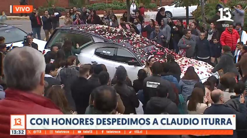 ¡No te olvidaremos! Así fue la emotiva despedida de Claudio Iturra en los exteriores de Canal 13