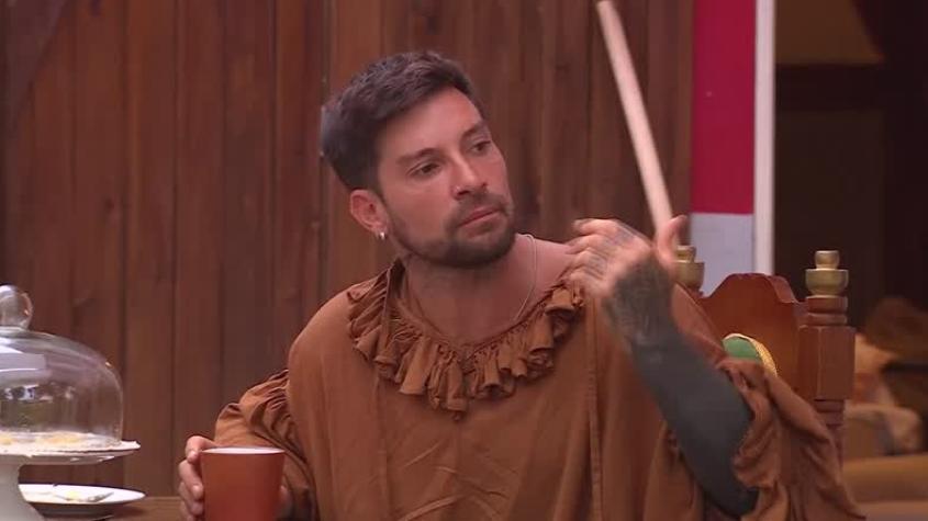 Luis encaró a Pangal por trato hacia Camila y acusó discriminación a su equipo