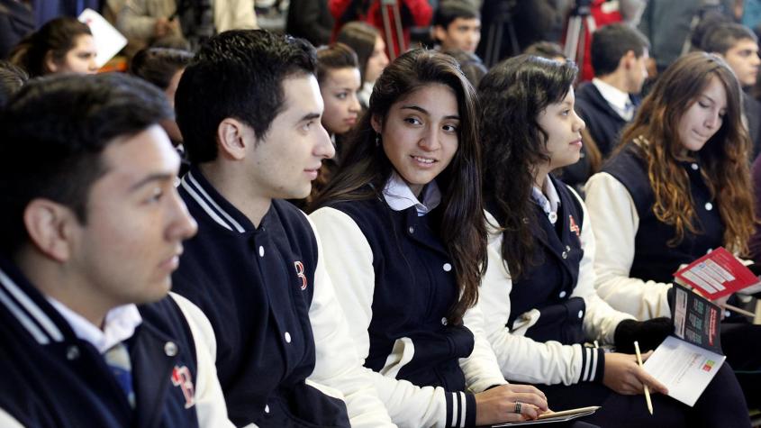 Bono de Graduación de Enseñanza Media 2025 entrega más de $70 mil: Requisitos, monto y cómo cobrarlo