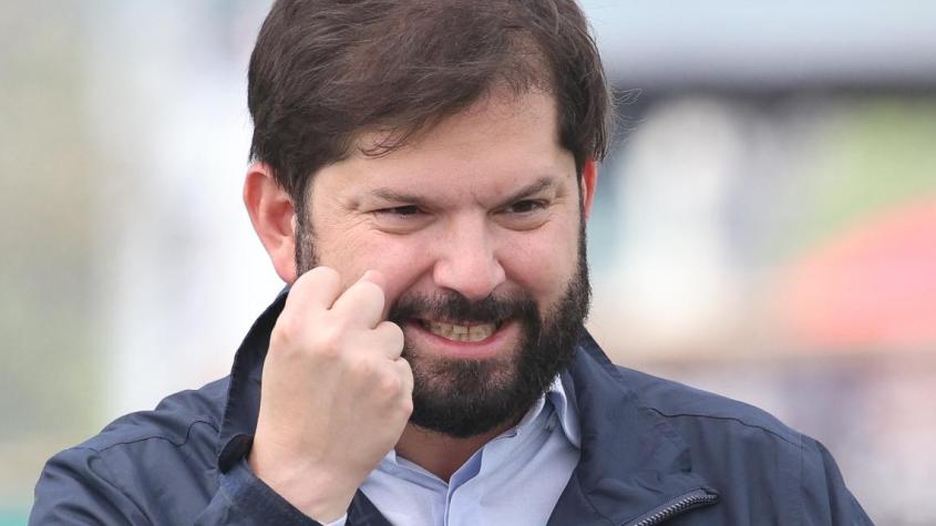 Niño delató a su abuela frente a Gabriel Boric con un comentario que se hizo viral: "Usted le cae mal" 