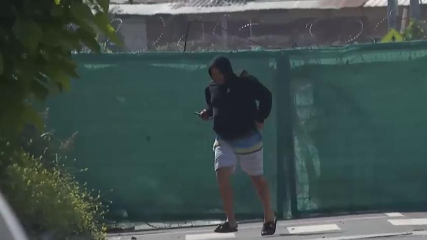 En pleno despacho: equipo de Tu Día captura en vivo a "pelotero" lanzando objetos al interior de cárcel Colina 2