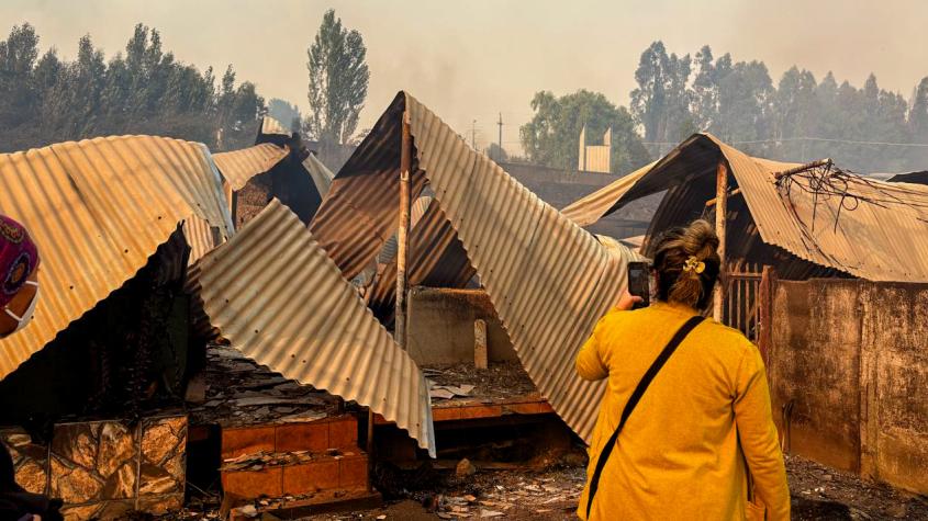 Nuevo reporte de incendios en Ñuble y Biobío: 19 fallecidos y se mantiene toque de queda ante nuevos focos