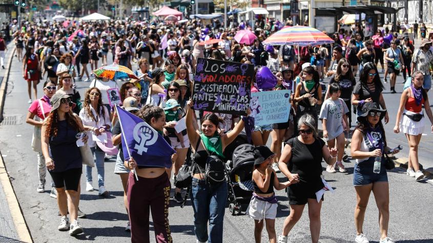 8M: confirman importantes desvíos y cortes de tránsito en Santiago para este domingo