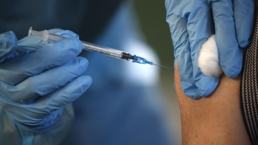 Buscan enfermeras y TENS para vacunar contra la Influenza: hay 200 cupos y estos son los sueldos