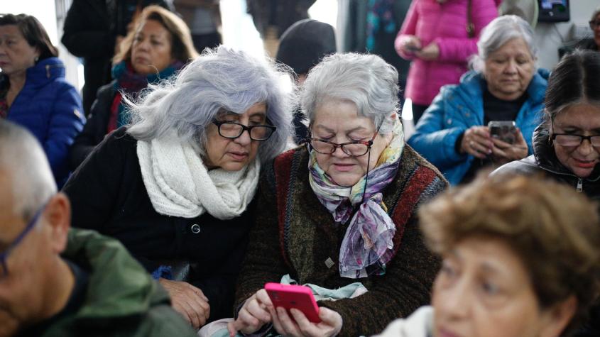 Bonos para adultos mayores en mayo: estos son los beneficios que se pagan automáticamente 