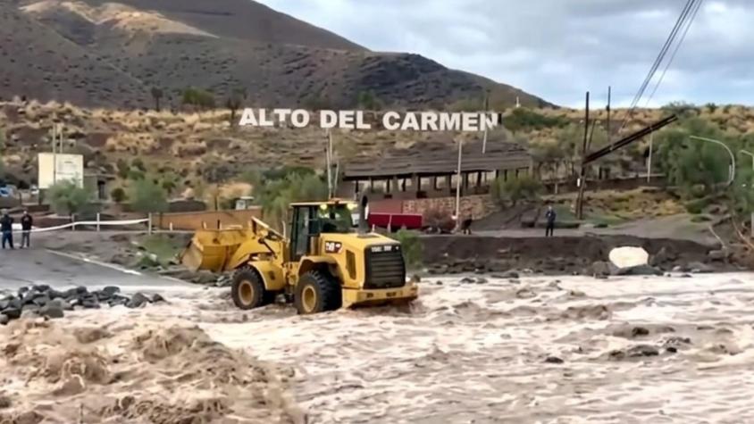 Reportan desaparición de mujer de 52 años en Alto del Carmen tras alud de nieve: su padre fue rescatado por vecinos