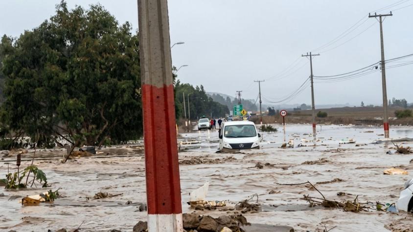 Familia queda atrapada tras aluvión en El Arrayán en La Serena: "Esto se movió como un terremoto"