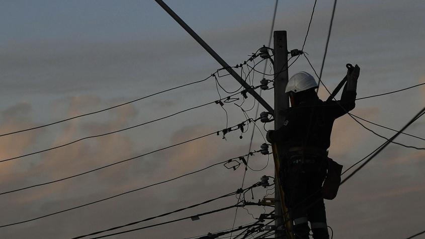 Hombre electrocutado en Cerro Navia: SEC apunta a responsabilidad de la municipalidad