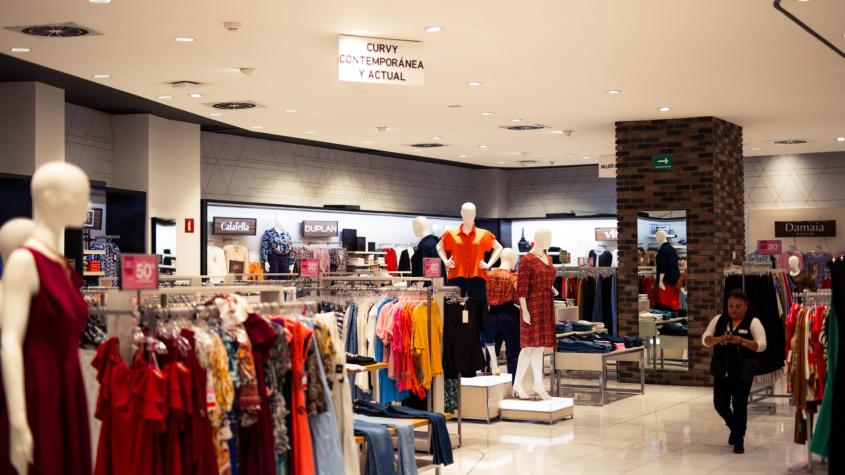 Anuncian remate por cierre de tienda con ofertas de hasta un 80% en calzado y carteras de reconocidas marcas