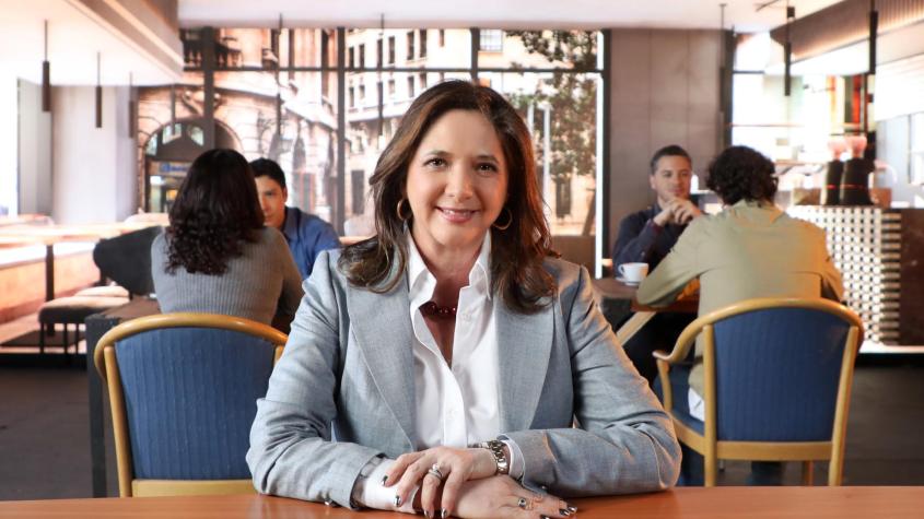 Mónica Pérez regresa a la conducción como rostro ancla de T13 En Vivo: ya hay fecha y hora de estreno