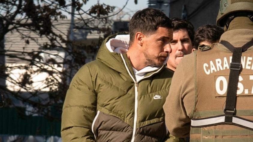 Con evidente cambio de actitud: así fue el ingreso de Camilo Huerta al Centro de Justicia