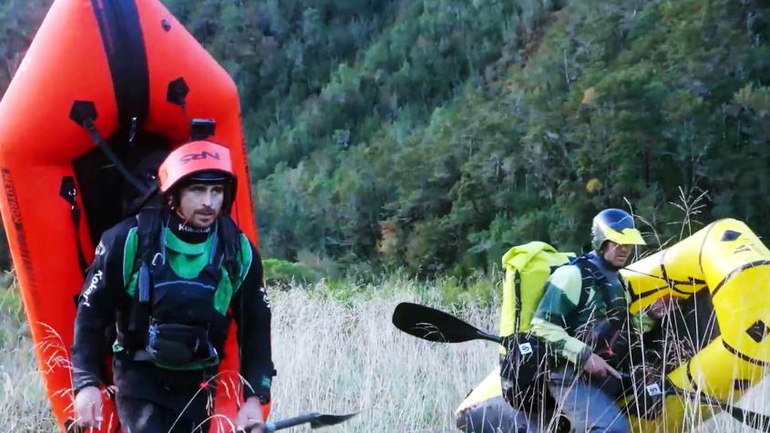 El clan navegó entre témpanos y llegó a un imponente ventisquero en Campos de Hielo Norte
