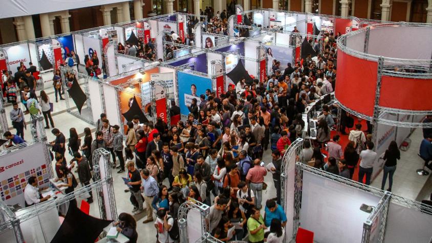 Feria laboral tiene más de 2.500 vacantes y sueldos de hasta $7,3 millones: revisa cómo postular