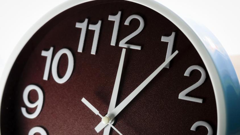 Cambio de hora en Chile: revisa si debes adelantar tu reloj y qué pasa en cada región