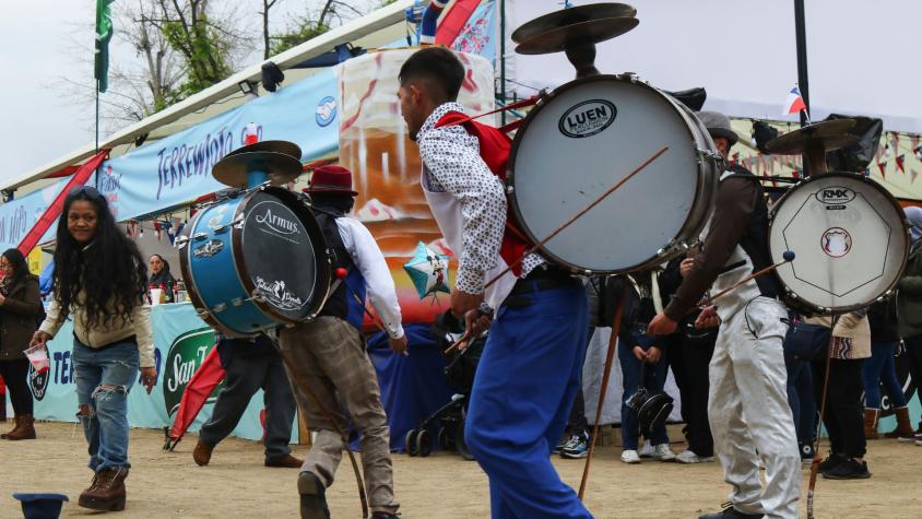 Mucha cueca y cumbia por el 13: los artistas que se presentarán el 18 de septiembre en "La gran fonda de Chile"