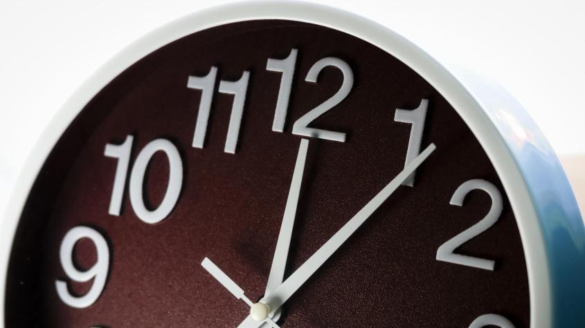 ¿Qué hora es en Chile? De esta forma puedes saber el horario exacto que rige a la mayoría del país