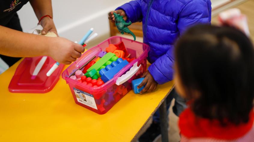 Salas cuna y jardines infantiles gratuitos: así puedes solicitar un cupo para 2027
