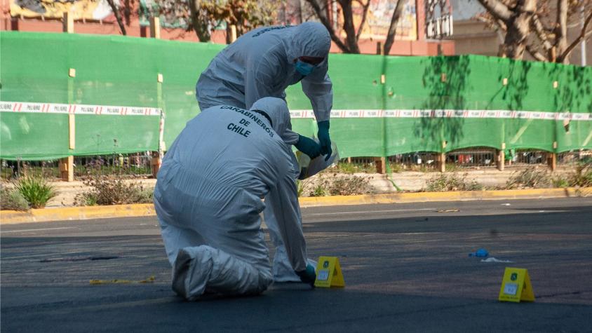 Al menos 50 disparos: investigan balacera contra una vivienda en el centro de Santiago